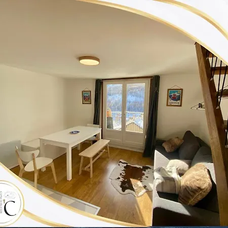 Comfortable Duplex With View Allos