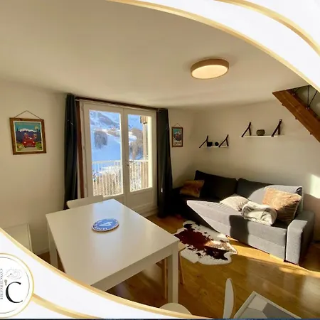 Comfortable Duplex With View Apartman